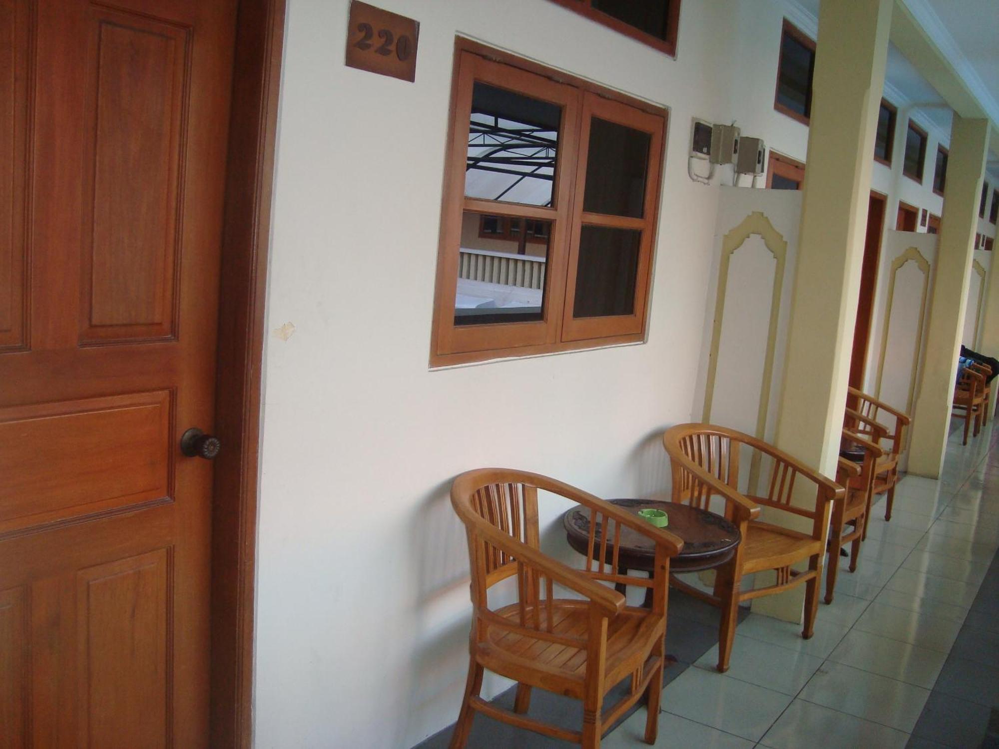 Rosani Hotel Kuta  Exterior photo