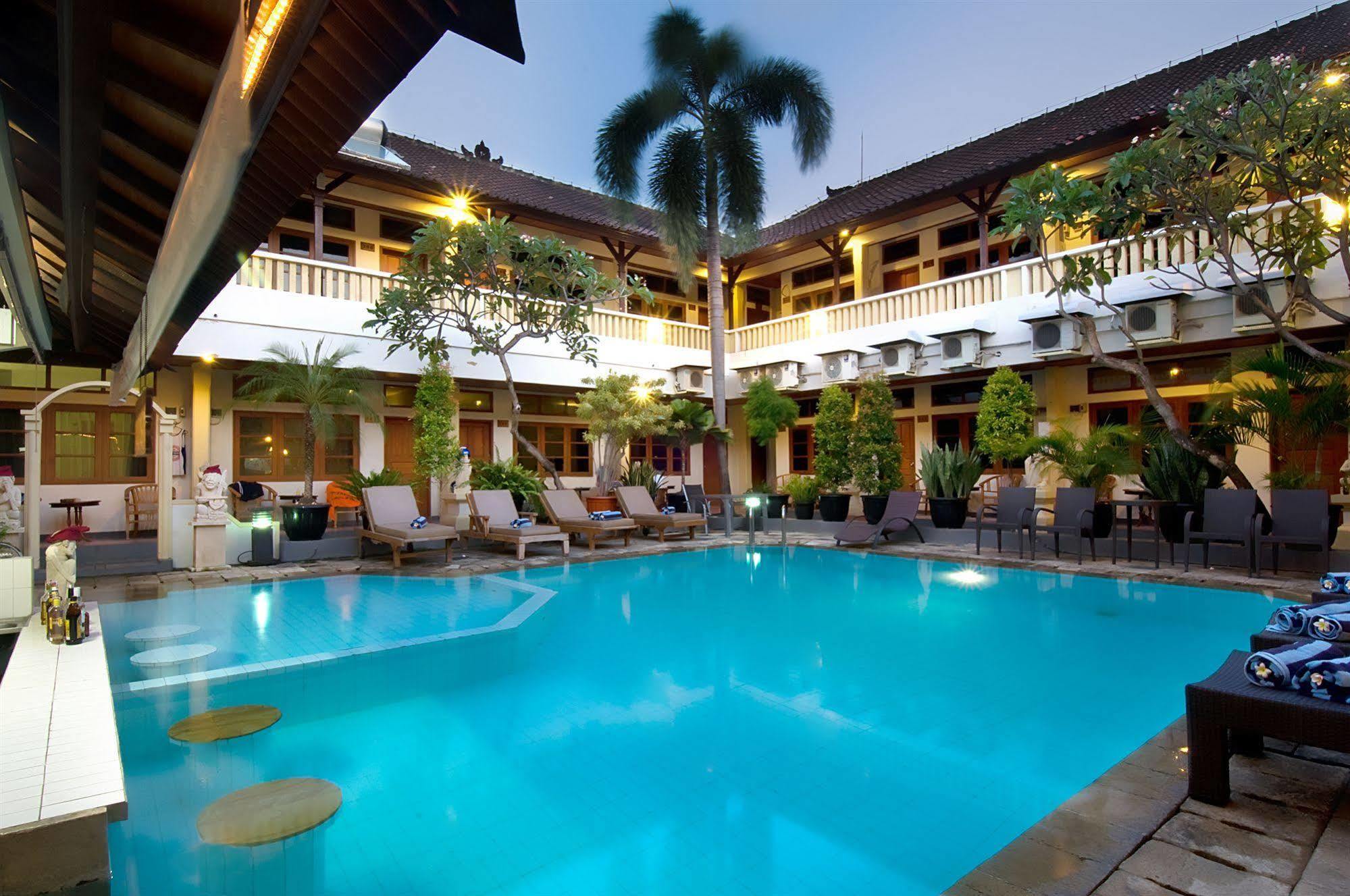 Rosani Hotel Kuta  Exterior photo